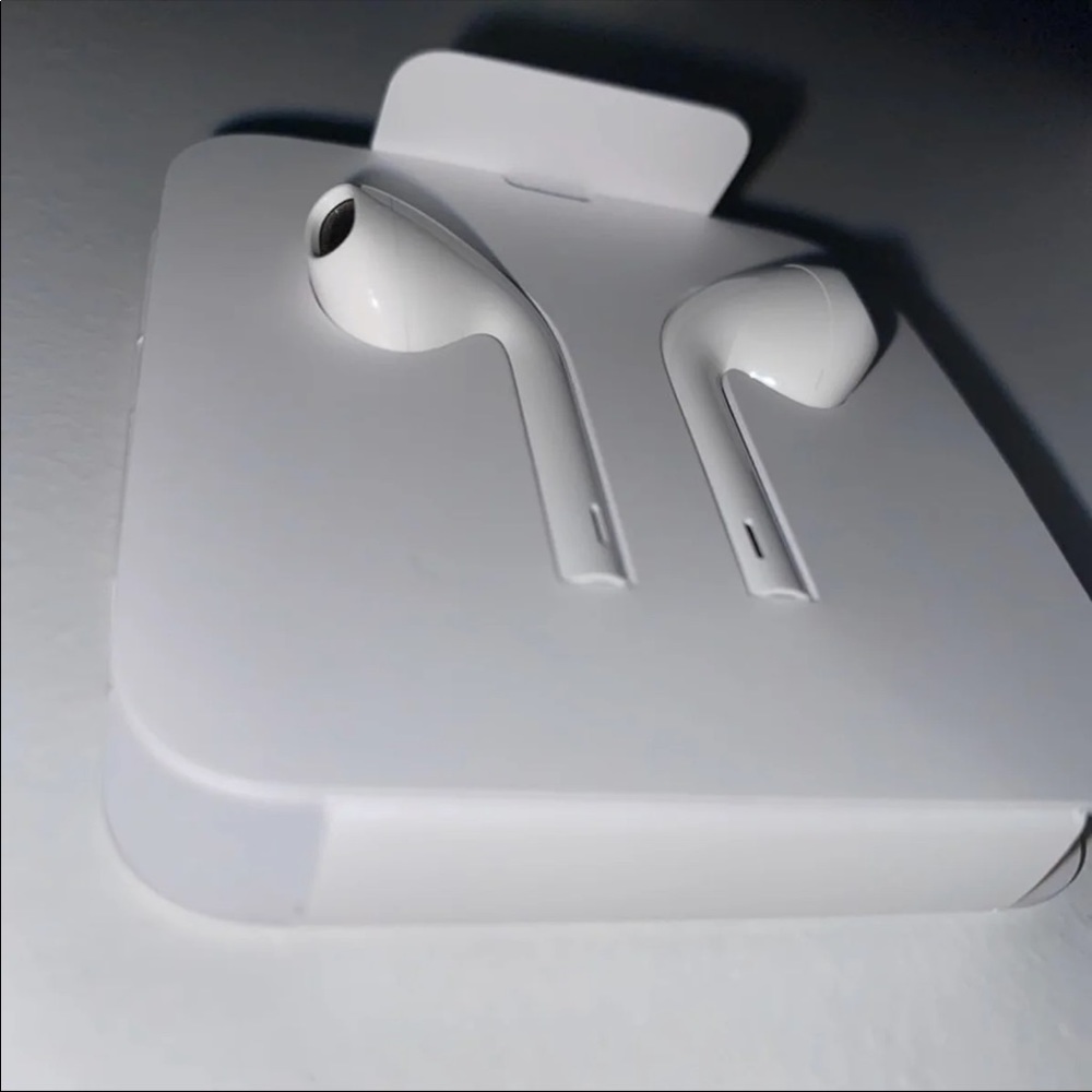 Apple headphones with lightening cable